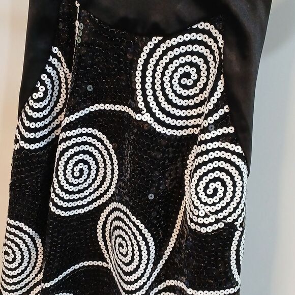 Black and White Swirl Halter Dress - Picture 4 of 8